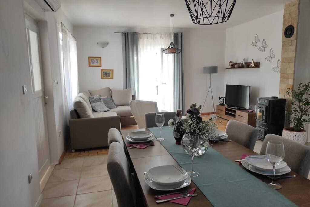 Villa Kuca Za Odmor M&J à Benkovac Extérieur photo